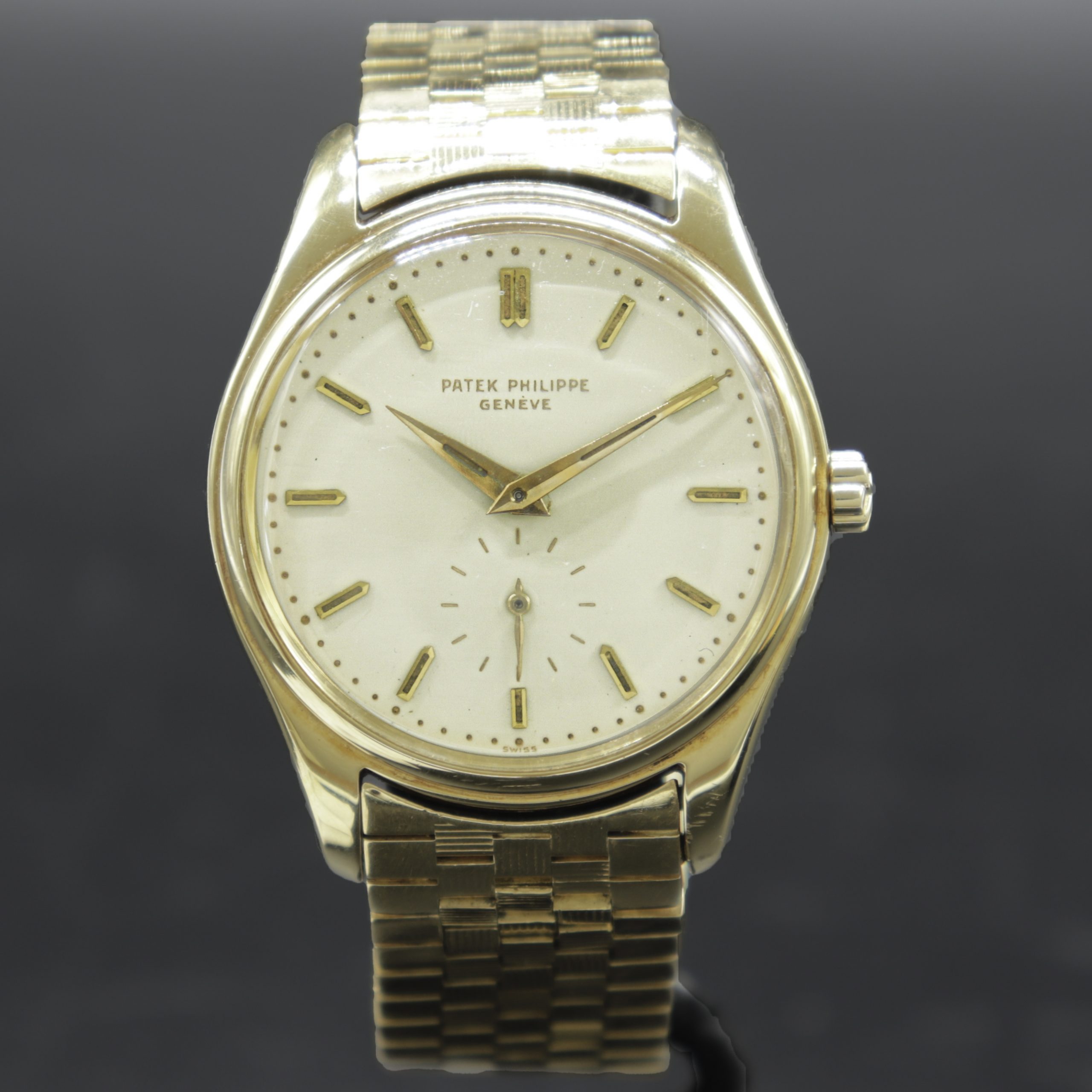 Patek Philippe. A fine and rare 18K gold self-winding water-resistant wristwatch with enamel dial and radium accents